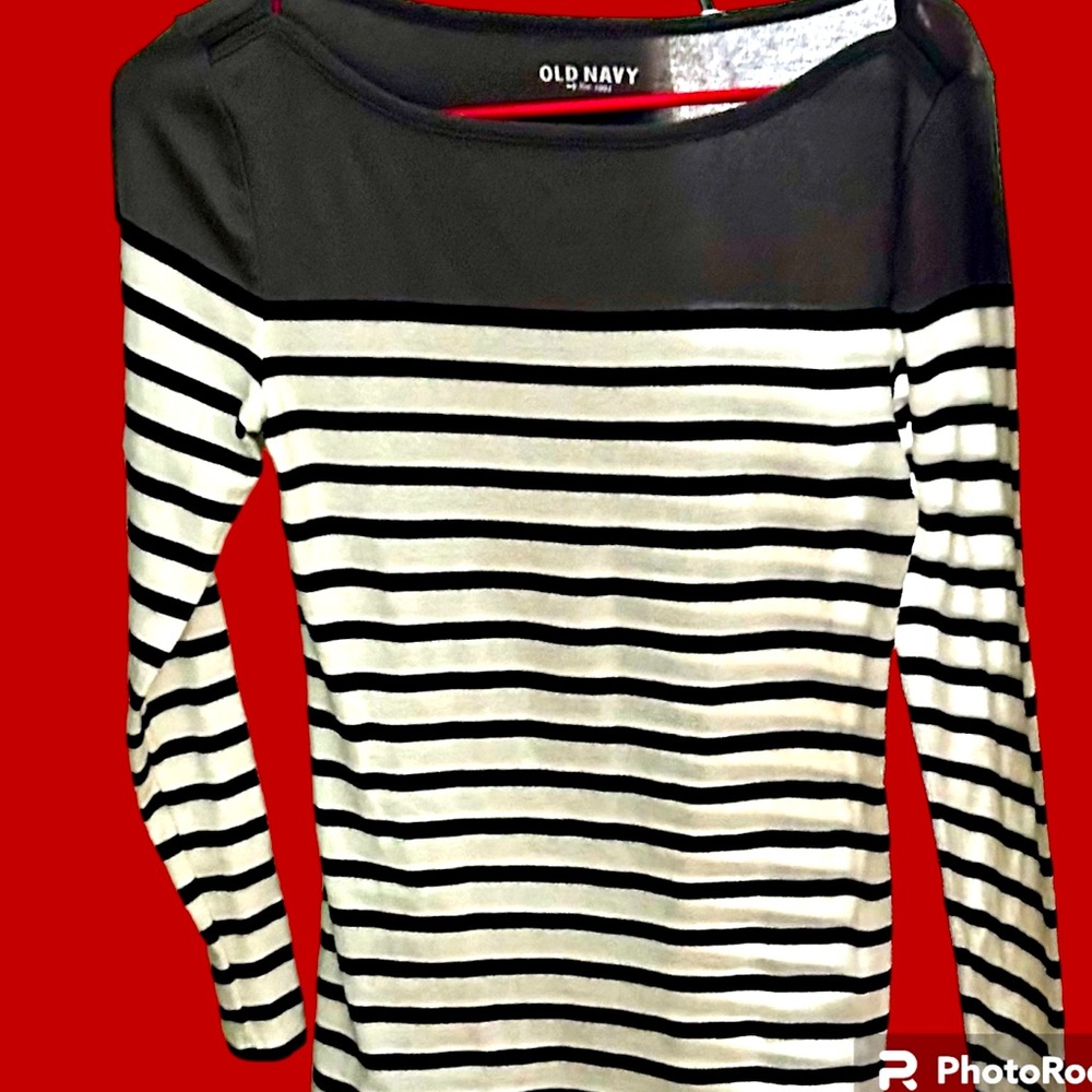Old Navy Striped Dark Grey And White Shirt Light Sweater Size M Like NEW